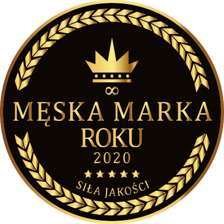 Natural Pharmaceuticals ProMan® Plus Kuldne-must embleem lauakrooniga ja krooniga, kirjaga: „MĘSKA MARKA ROKU 2020 – SIŁA JAKOŚCI” (Aasta meesterõivaste bränd 2020 – kvaliteedi jõud) ja viie tärniga. Autasu, mis viitab kõrge kvaliteedile ja prestiižile tootele või meestele suunatud brändile.